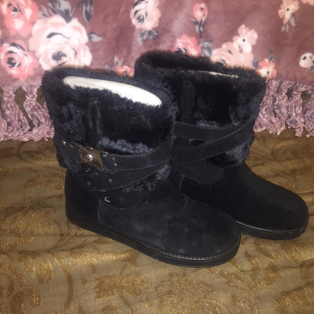 (BRAND NEW NEVER WORN) Black boots by Guess